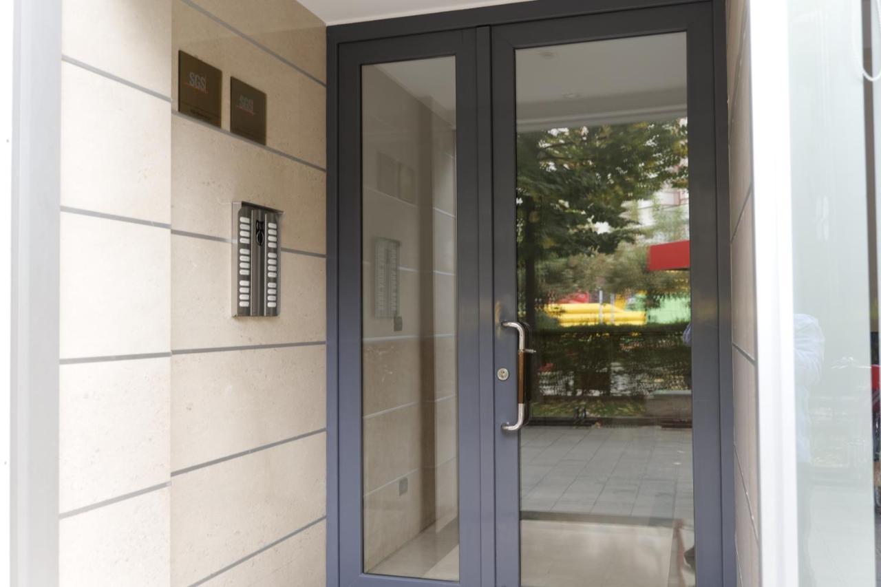 Luxury Condo In Тирана Екстериор снимка