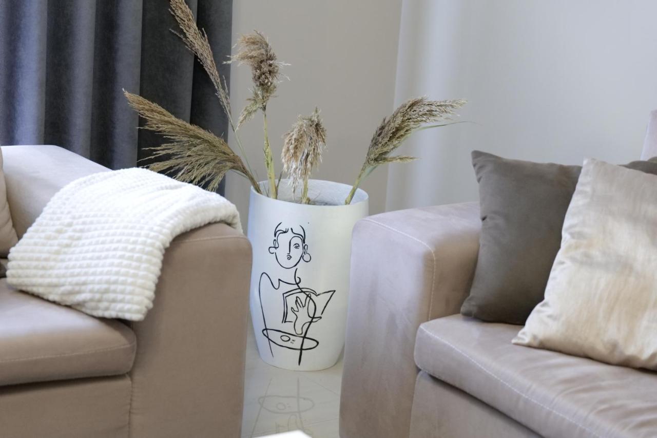 Luxury Condo In Тирана Екстериор снимка